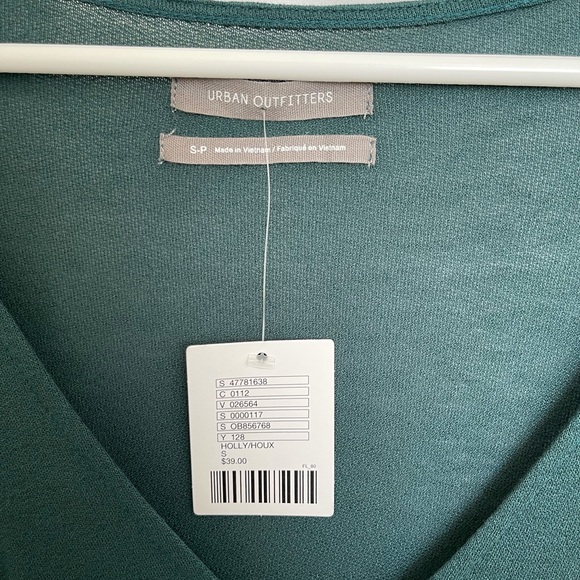 Urban Outfitters Ruffled Crop Top - Picture 2 of 3